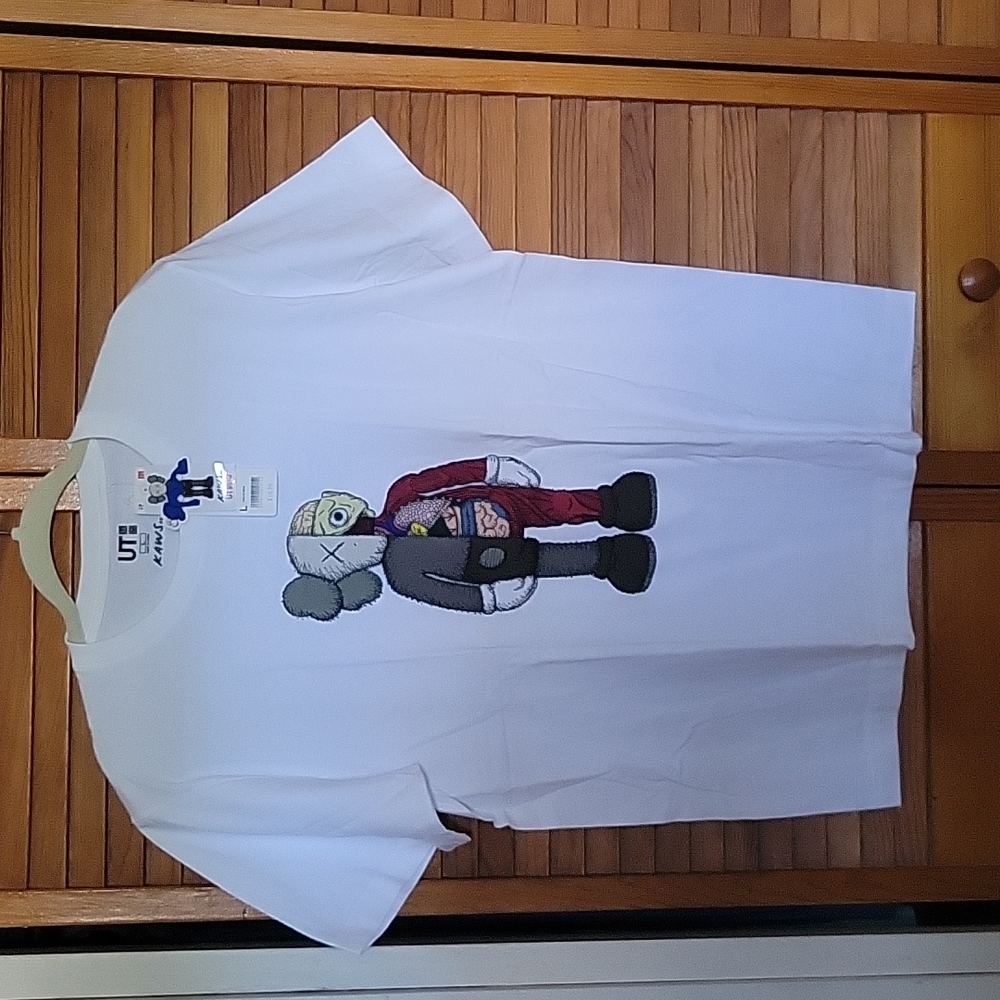 *NWT* UNIQLO KAWS